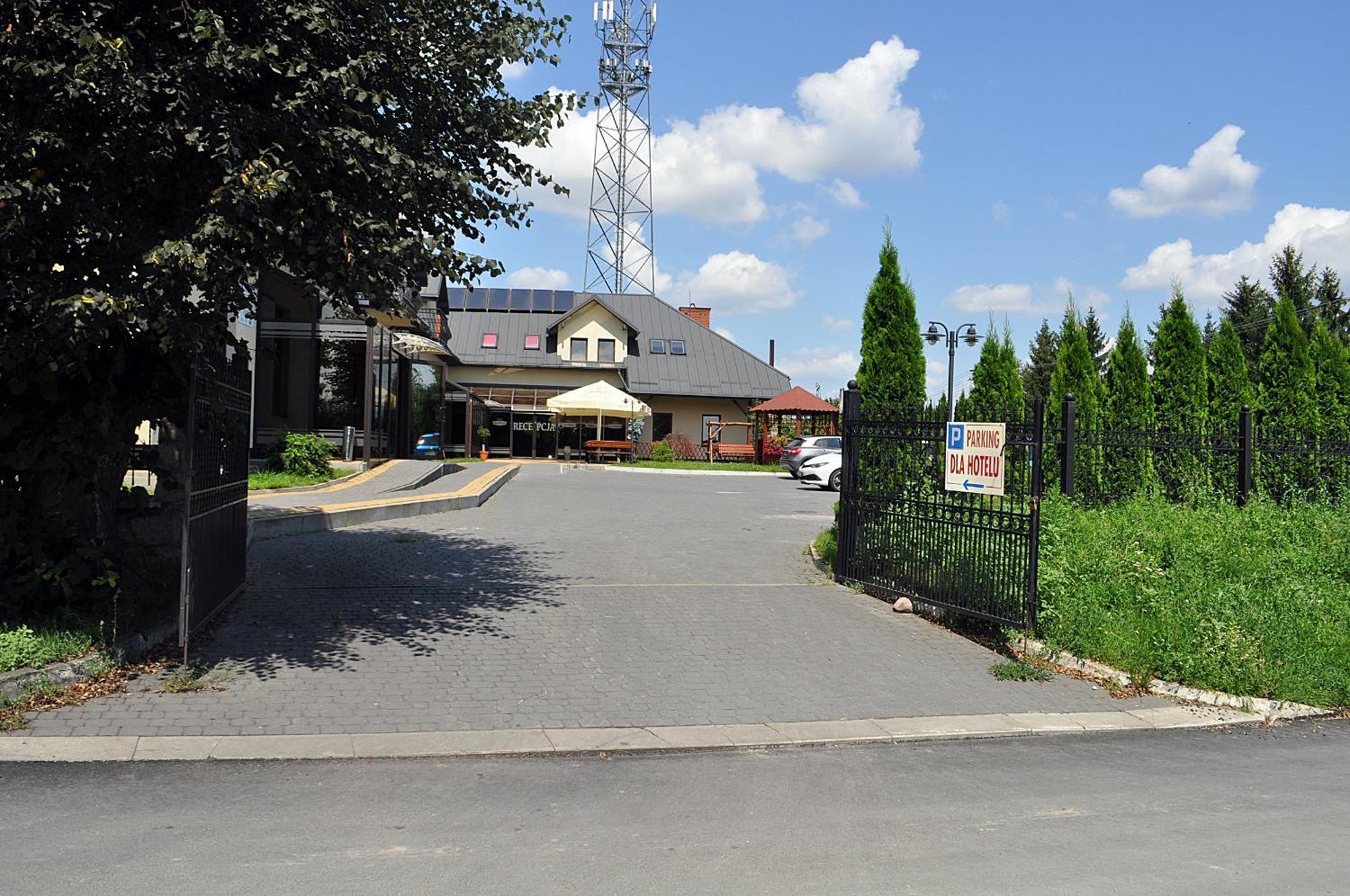 Hotel Platinum Хрубешов Екстериор снимка