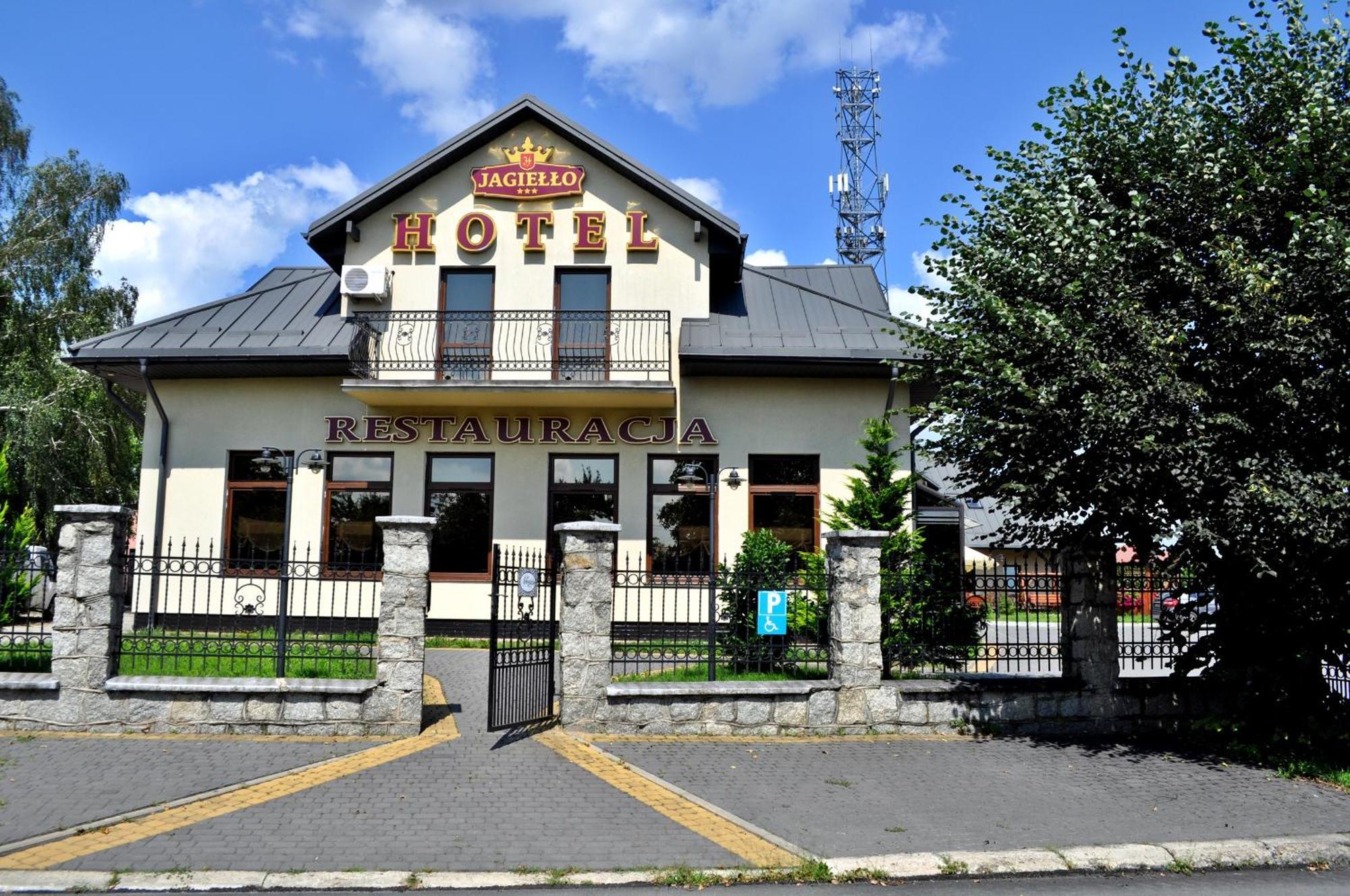 Hotel Platinum Хрубешов Екстериор снимка