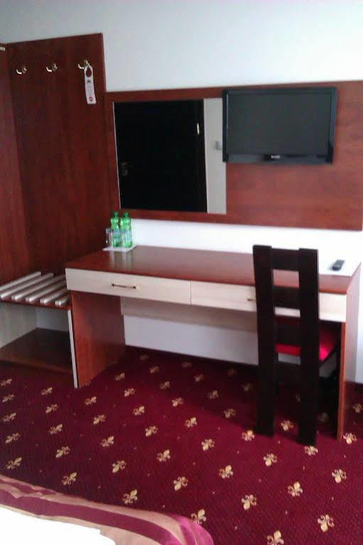 Hotel Platinum Хрубешов Екстериор снимка