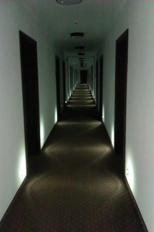 Hotel Platinum Хрубешов Екстериор снимка