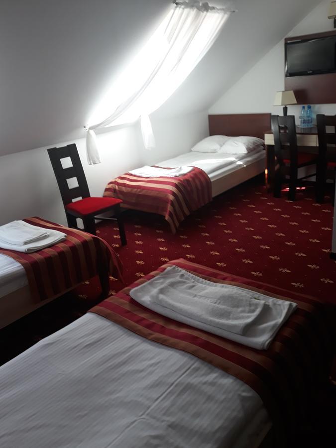 Hotel Platinum Хрубешов Екстериор снимка