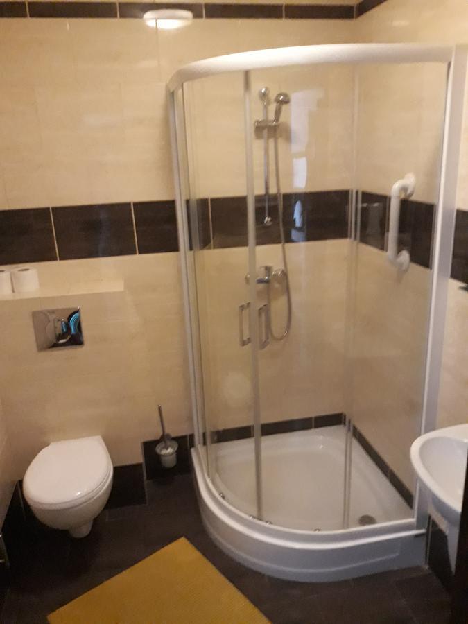 Hotel Platinum Хрубешов Екстериор снимка