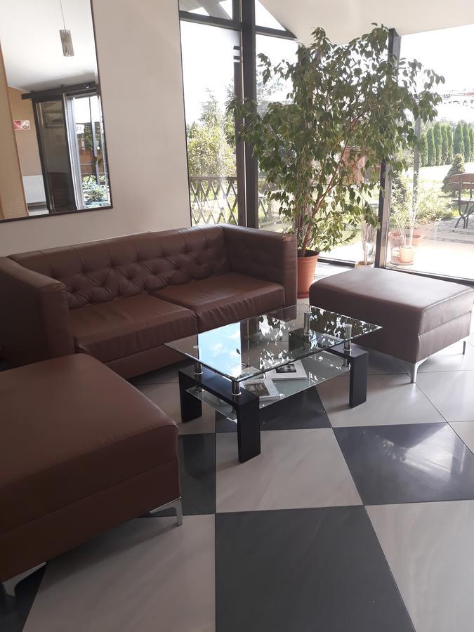 Hotel Platinum Хрубешов Екстериор снимка