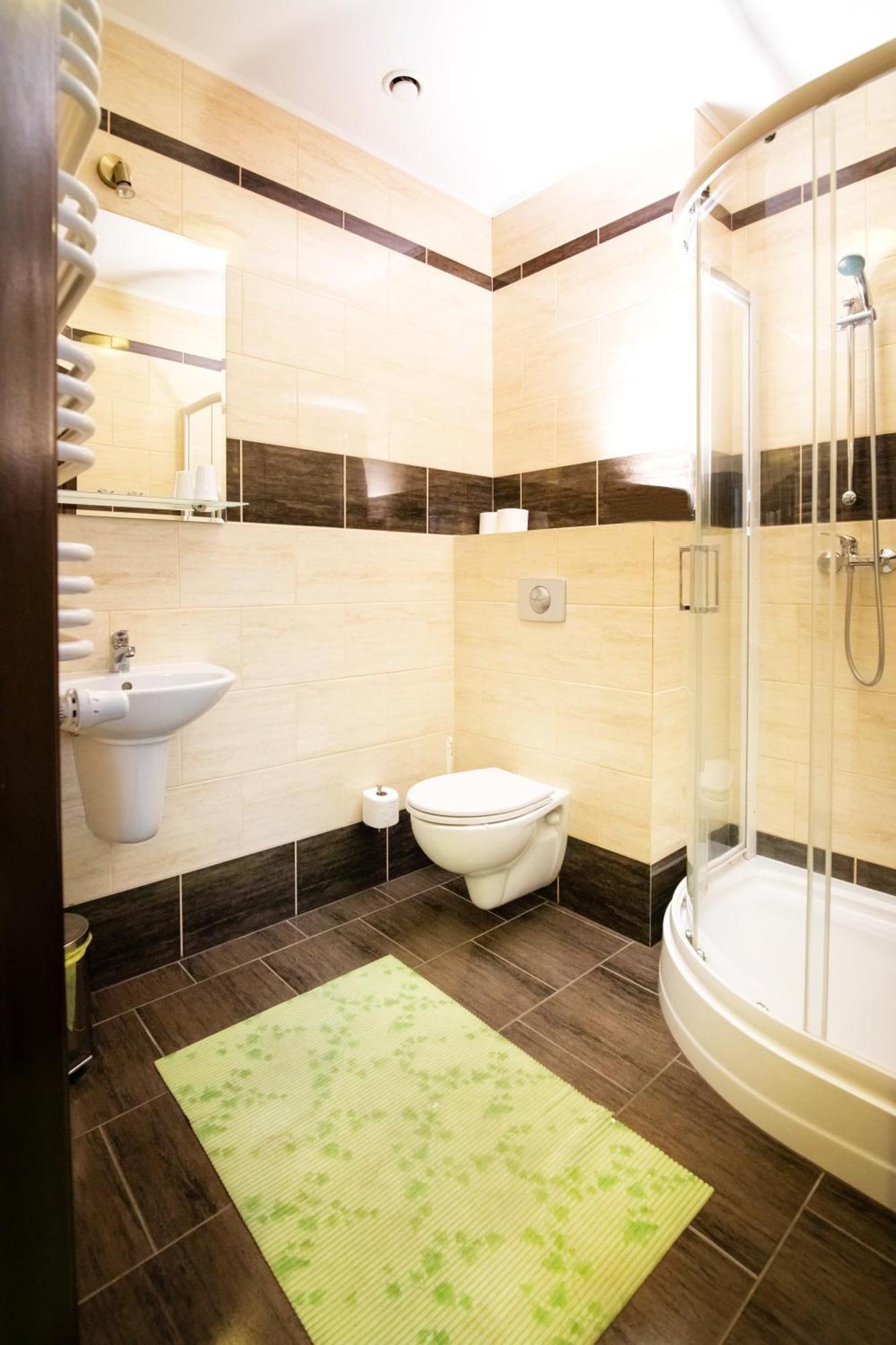 Hotel Platinum Хрубешов Екстериор снимка