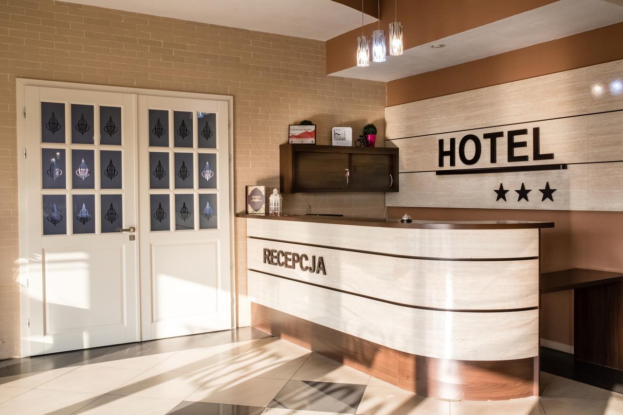 Hotel Platinum Хрубешов Екстериор снимка
