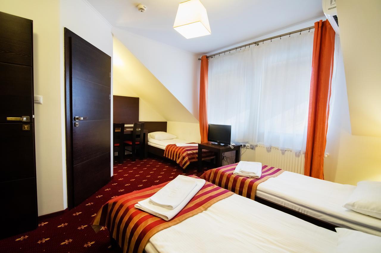 Hotel Platinum Хрубешов Екстериор снимка