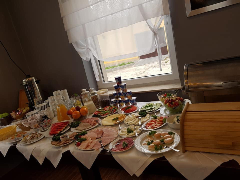 Hotel Platinum Хрубешов Екстериор снимка