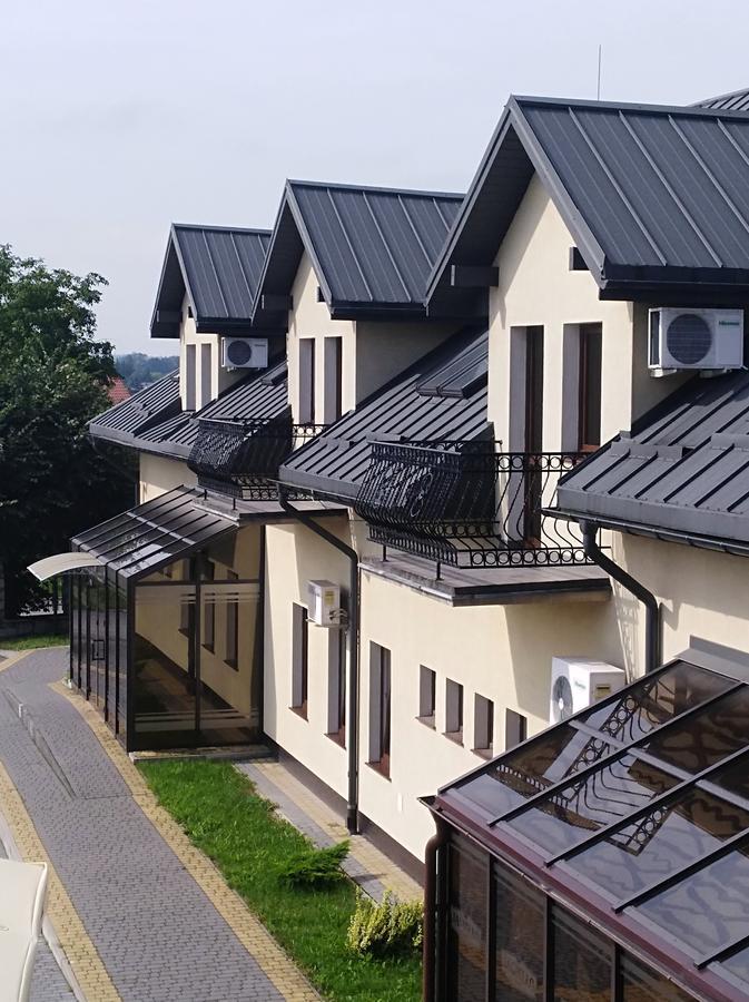 Hotel Platinum Хрубешов Екстериор снимка