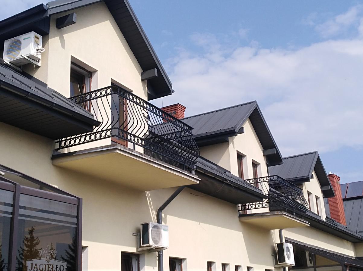 Hotel Platinum Хрубешов Екстериор снимка